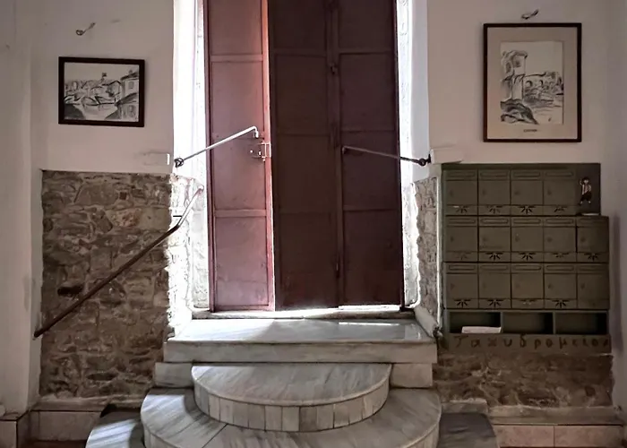 Hellofrom Tobacco Warehouse Apartman *