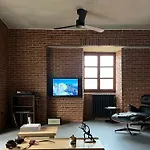 Hellofrom Tobacco Warehouse Apartman *