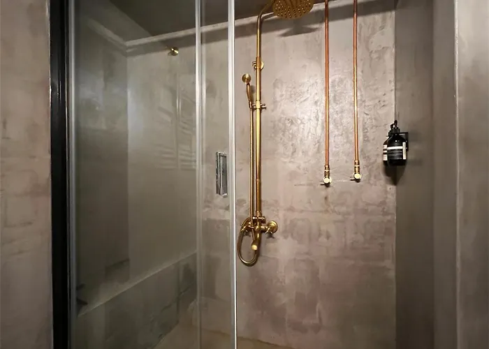 Apartment Hellofrom Tobacco Warehouse *